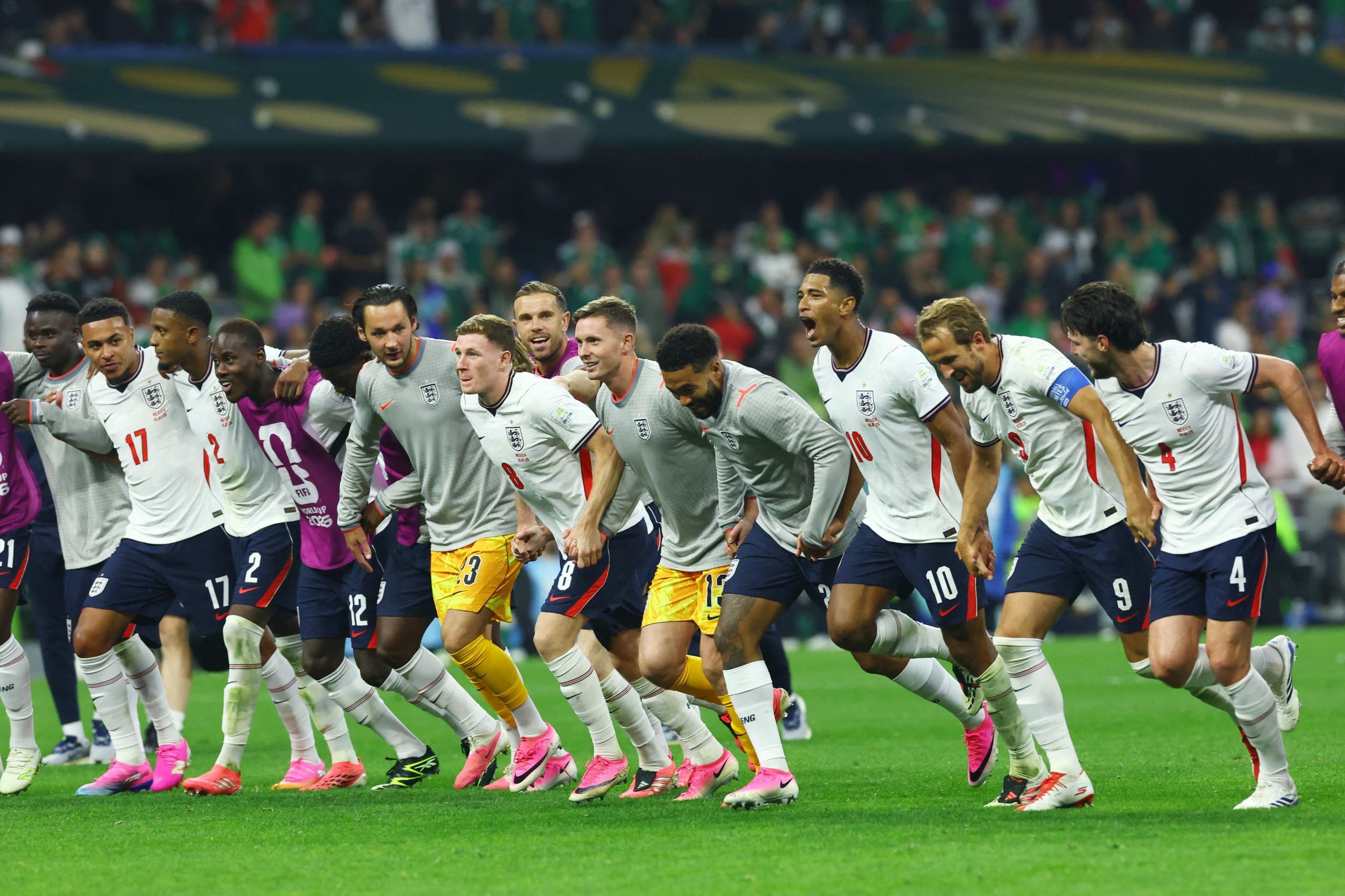 Soccer Football - FIFA World Cup 2026 - Round of 16 - Mexico v England - Estadio Azteca, Mexico City, Mexico - July 5, 2026 England players celebrate after the match as England qualify for the quarter final stage of the World Cup REUTERS/Daniel Becerril