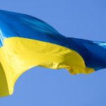 Ucrania: dos muertos en ataque ruso con dron a minibús en Jersón