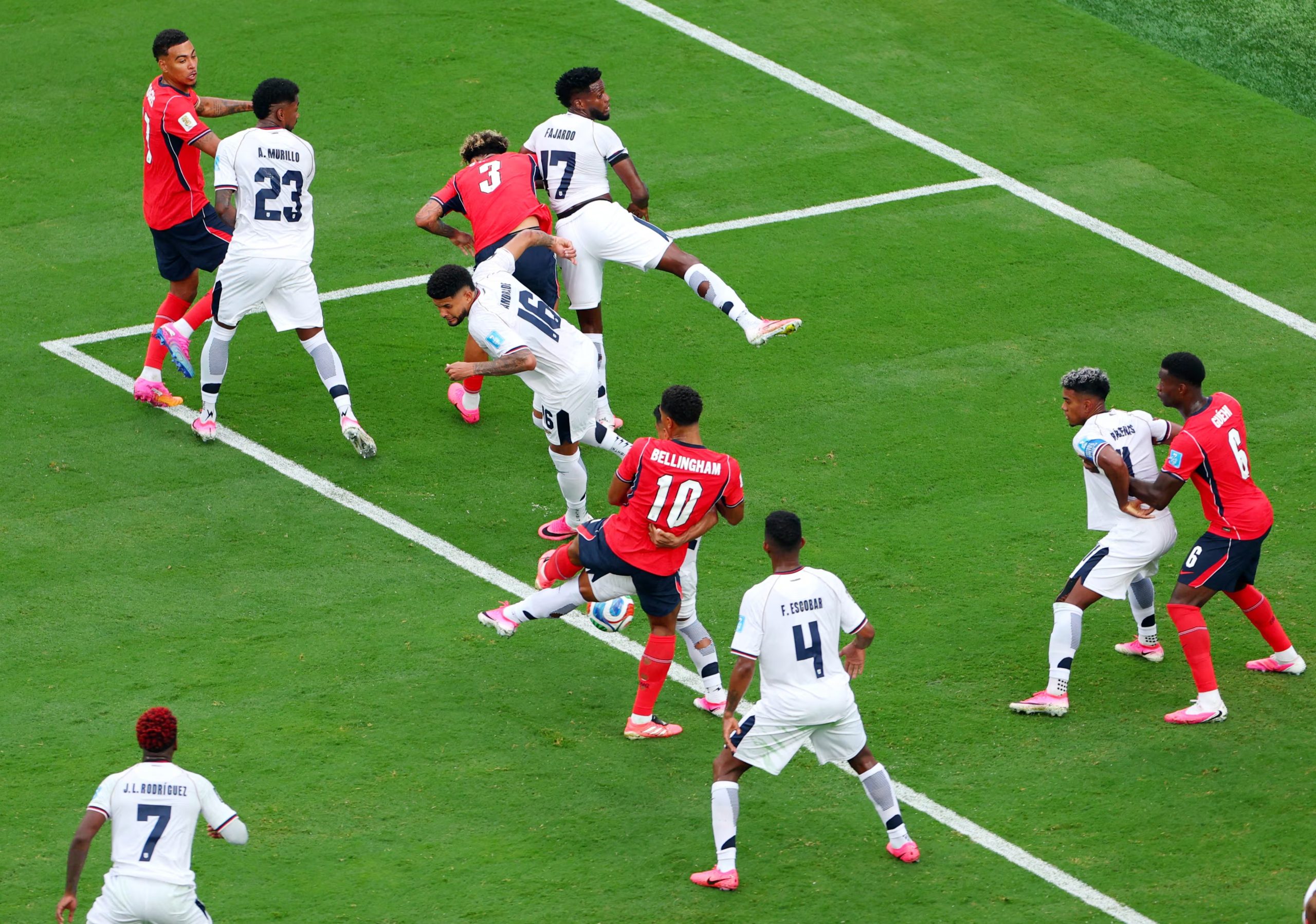 Cayendo de pie: Los jugadores de la Selección de Panamá agradecen el apoyo de la afición tras competir al límite en el exigente Grupo L del Mundial 2026. REUTERS/Mike Segar