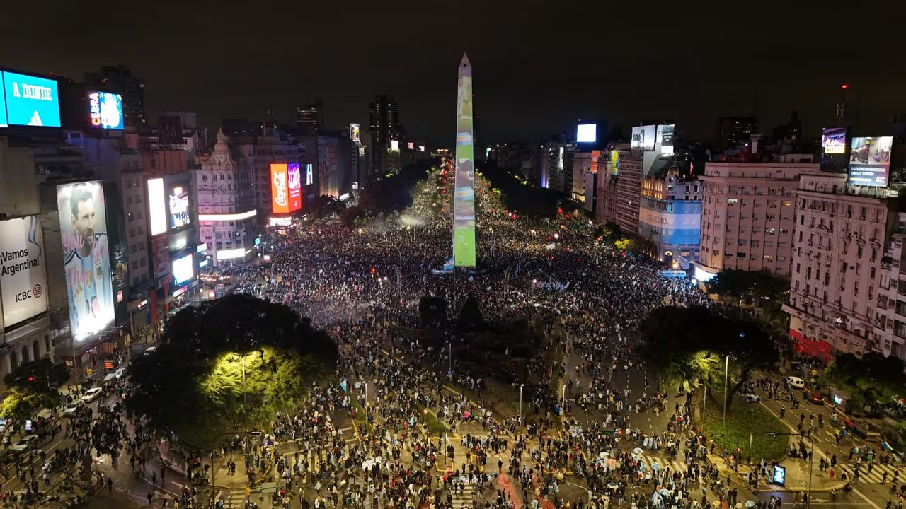 En el Obelisco proyectaron imágenes de diferentes partidos de la Selección