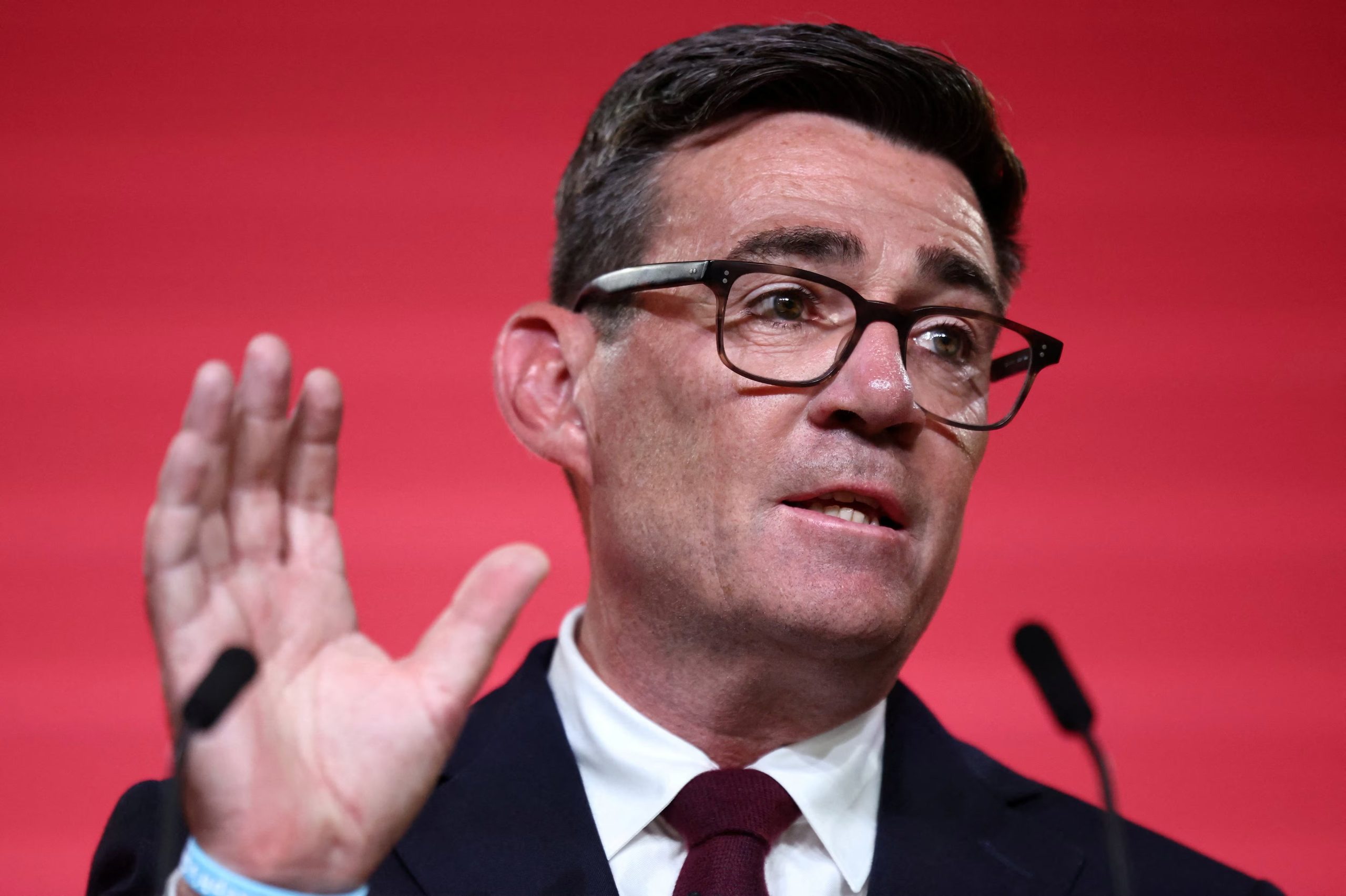 Andy Burnham interviene tras ser confirmado como nuevo líder del Partido Laborista y próximo primer ministro del país, durante la conferencia extraordinaria del Partido Laborista en Londres (Reino Unido), el 17 de julio de 2026 (HENRY NICHOLLS/Pool via REUTERS)