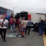Un muerto y 30 heridos por volcamiento de bus en la vía Lomas de Sargentillo-Nobol