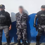 Juez libera a hombre que usaba uniforme policial e imágenes con IA: estas fueron las razones para descartar la flagrancia