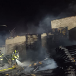 Aserradero en el norte de Quito se incendió la madrugada de este martes 7 de julio