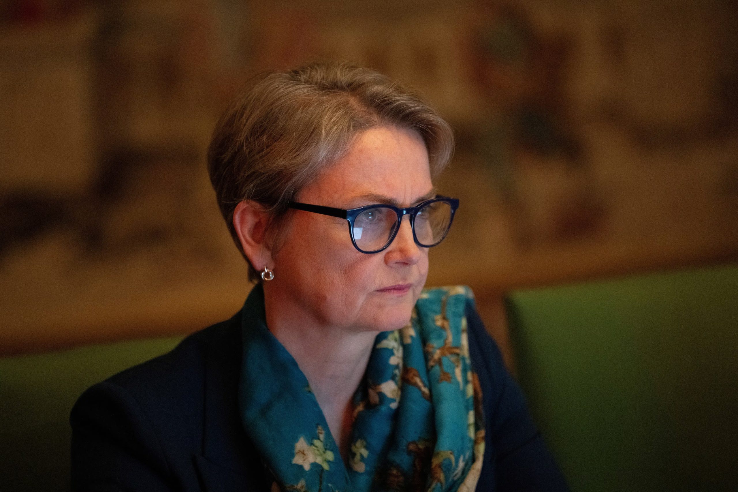 La ministra de Relaciones Exteriores del Reino Unido, Yvette Cooper, participa en una videoconferencia con la primera dama de Ucrania, Olena Zelenska (REUTERS)