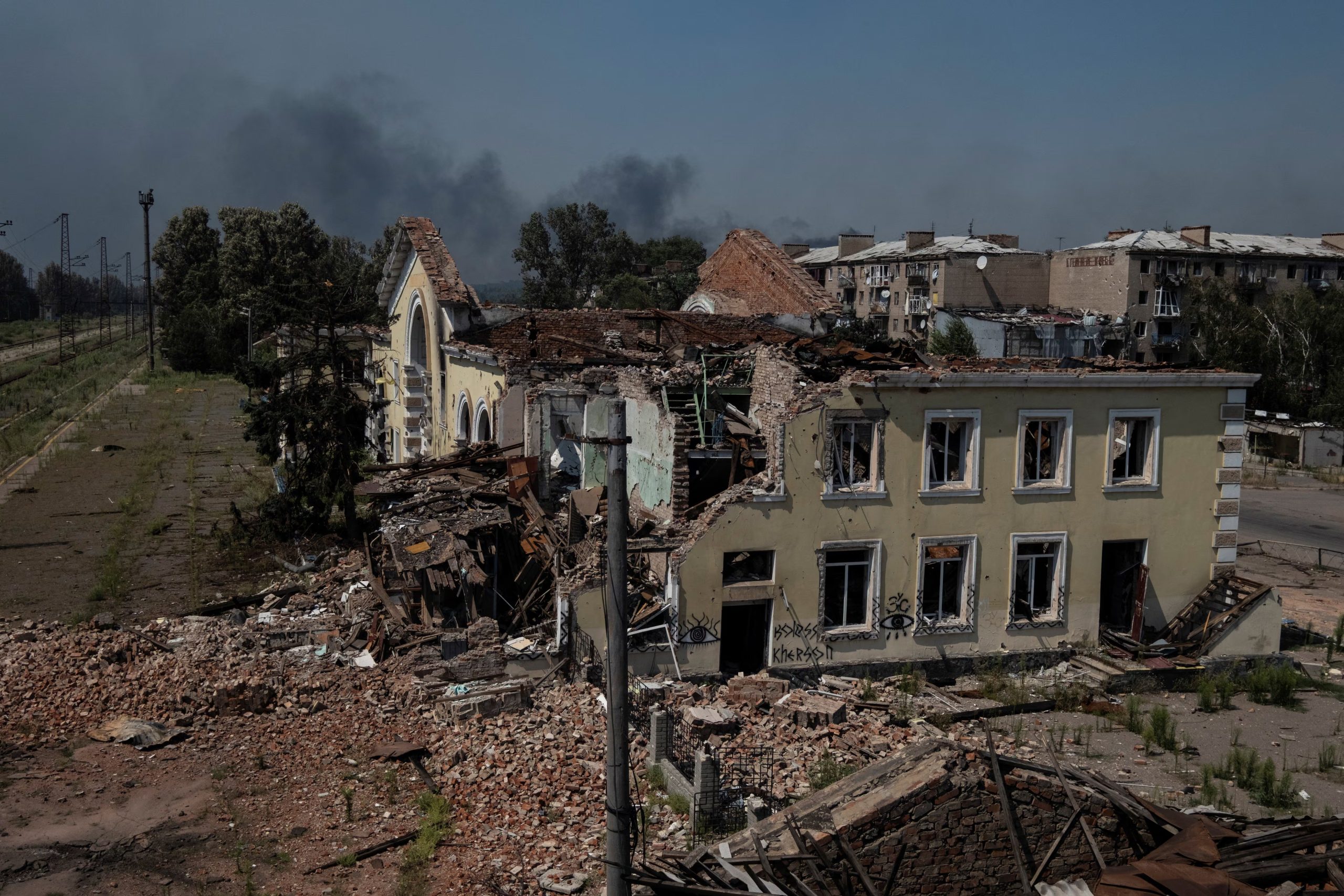 Una vista muestra edificios dañados por los ataques militares rusos en la ciudad fronteriza de Kostiantynivka, en medio del ataque de Rusia contra Ucrania, en la región de Donetsk, Ucrania, el 30 de julio de 2025. Iryna Rybakova/Servicio de Prensa de la 93.ª Brigada Mecanizada Separada Kholodnyi Yar de las Fuerzas Armadas de Ucrania/Distribuida a través de REUTERS