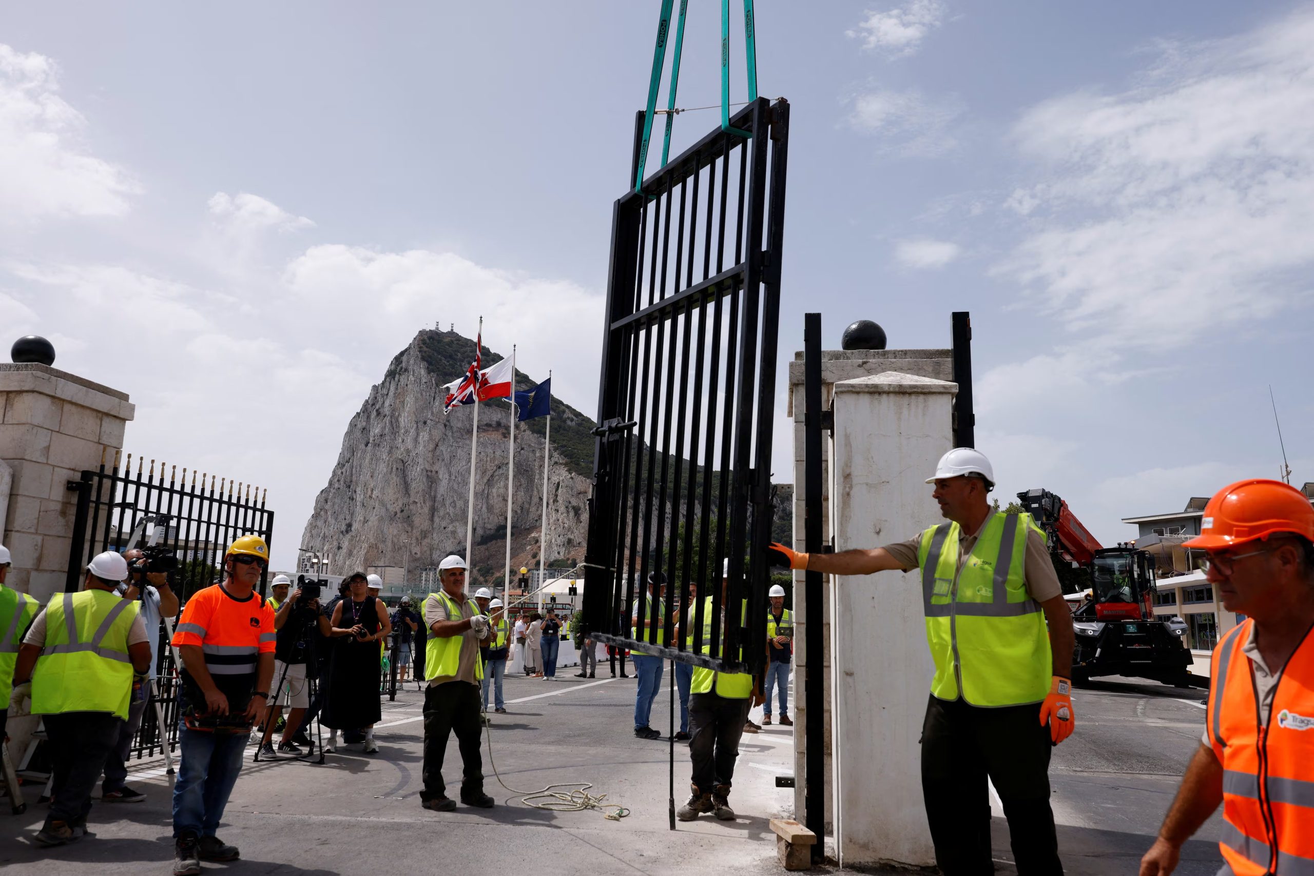 El histórico enrejado de Gibraltar fue eliminado esta semana, tras el acuerdo entre Reino Unido y España (REUTERS)