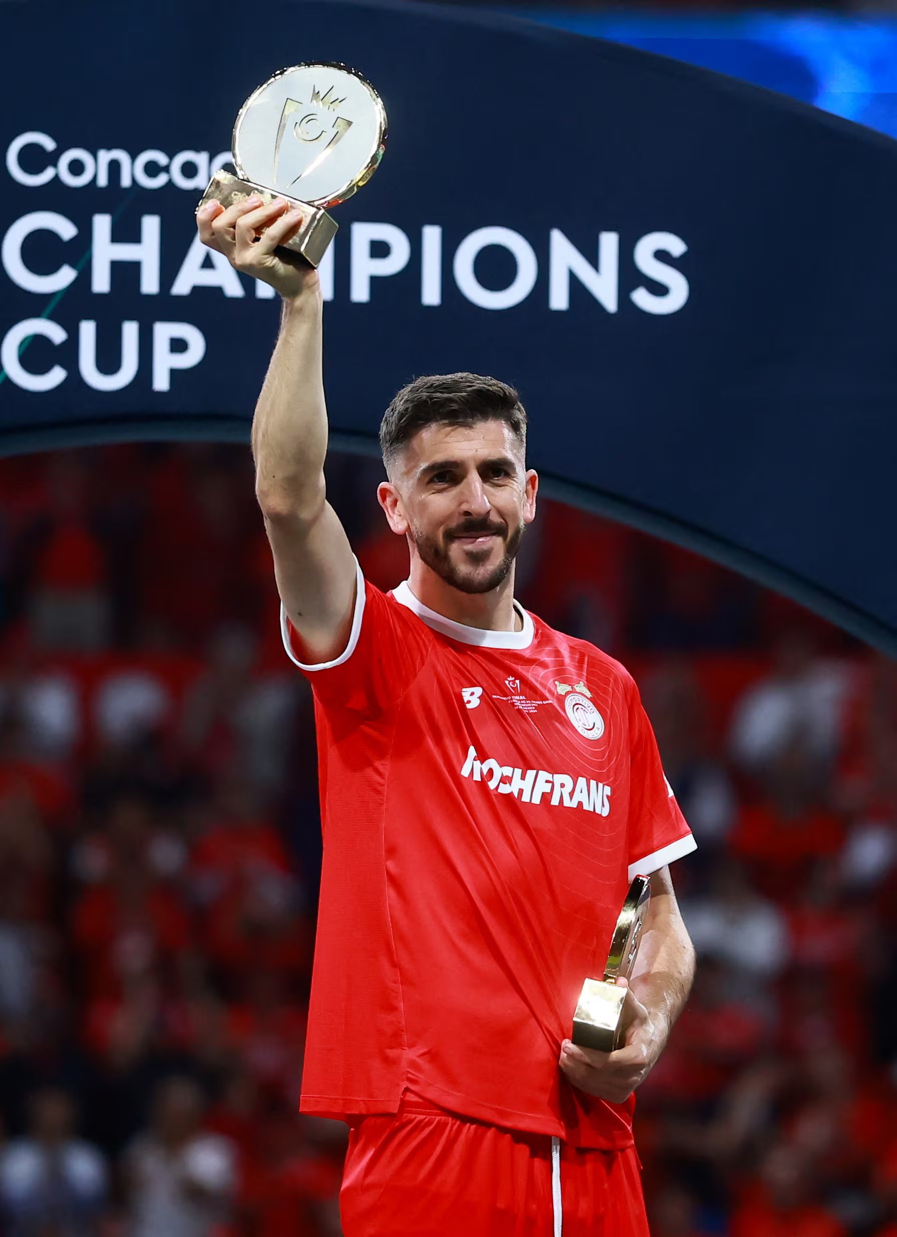 Paulinho, goleador portugués, renovó contrato hasta 2029 y se perfila como eje de la nueva dupla ofensiva escarlata. REUTERS/Eloisa Sanchez