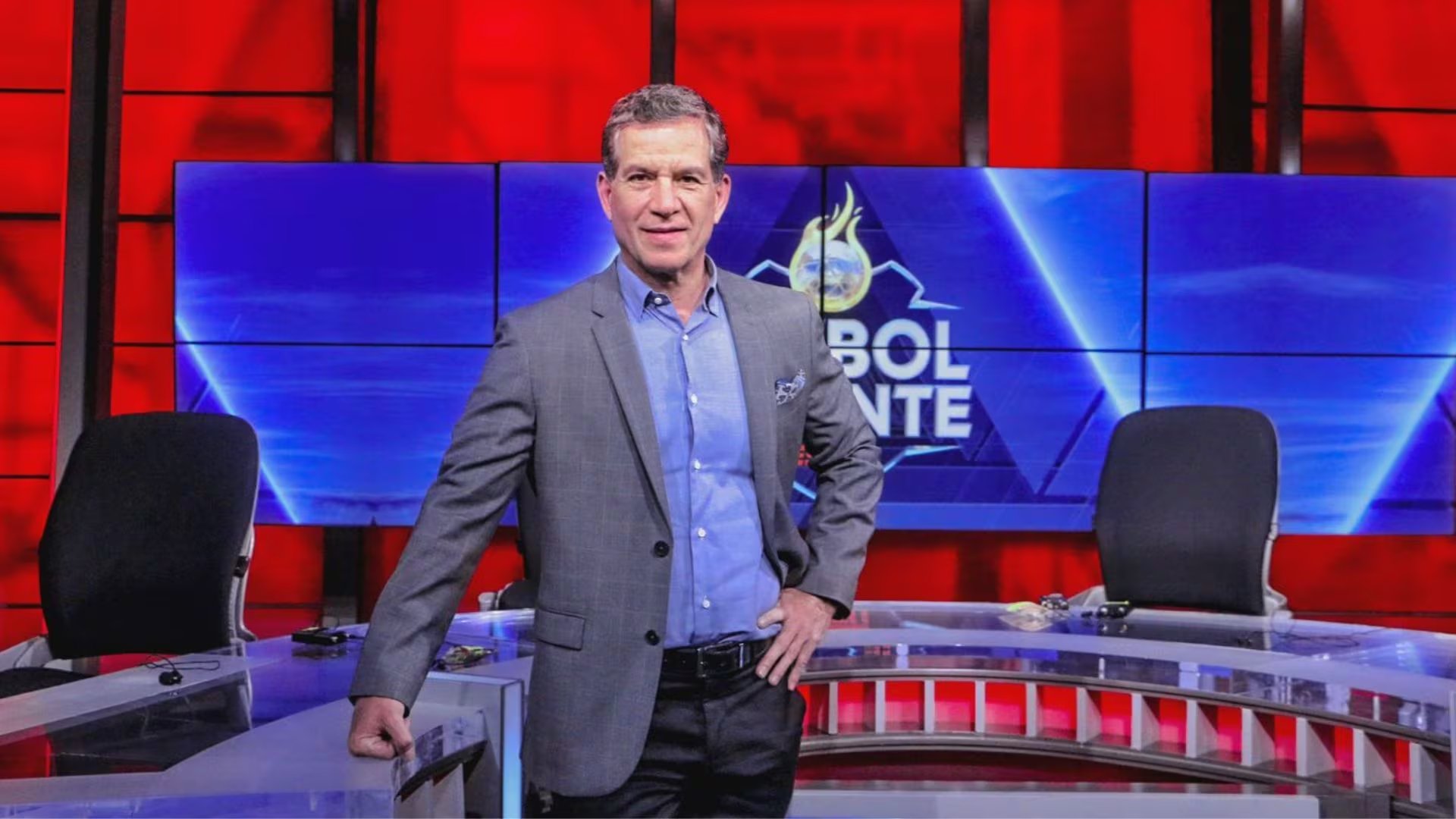 El momento se dio durante una mesa de debate en Fútbol Picante, donde el resto de analistas le hicieron ver, entre risas, su error a Alarcón. (Televisión (Marlem Suárez/ Infobae México))