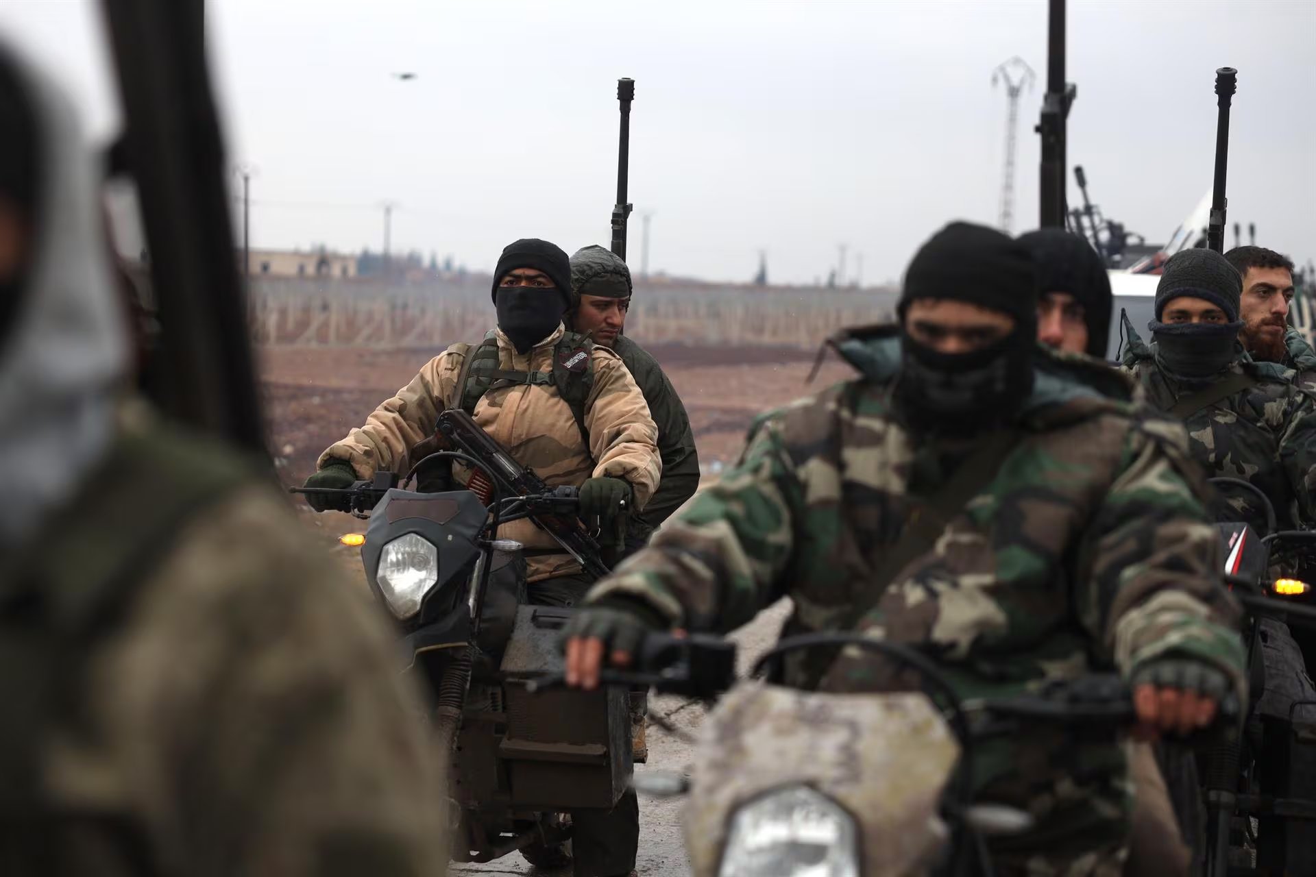 Los sospechosos enfrentan acusaciones por pertenencia a Estado Islámico, difusión de propaganda y financiación al grupo terrorista (Europa Press)