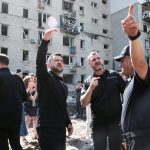 Zelenski denuncia bombardeos rusos contra civiles: ‘Han enloquecido’