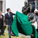 Canciller Roberto Kury reivindica el legado histórico de Galo Plaza Lasso con la develación de su estatua en la Academia Diplomática