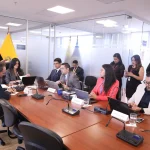 Proyecto de ley condiciona las adopciones a parejas heterosexuales y reduce los trámites a menos de un año
