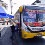 Buses que van hacia Durán y Samborondón muestran adhesivo con nueva tarifa de $ 0,70 este 1 de agosto