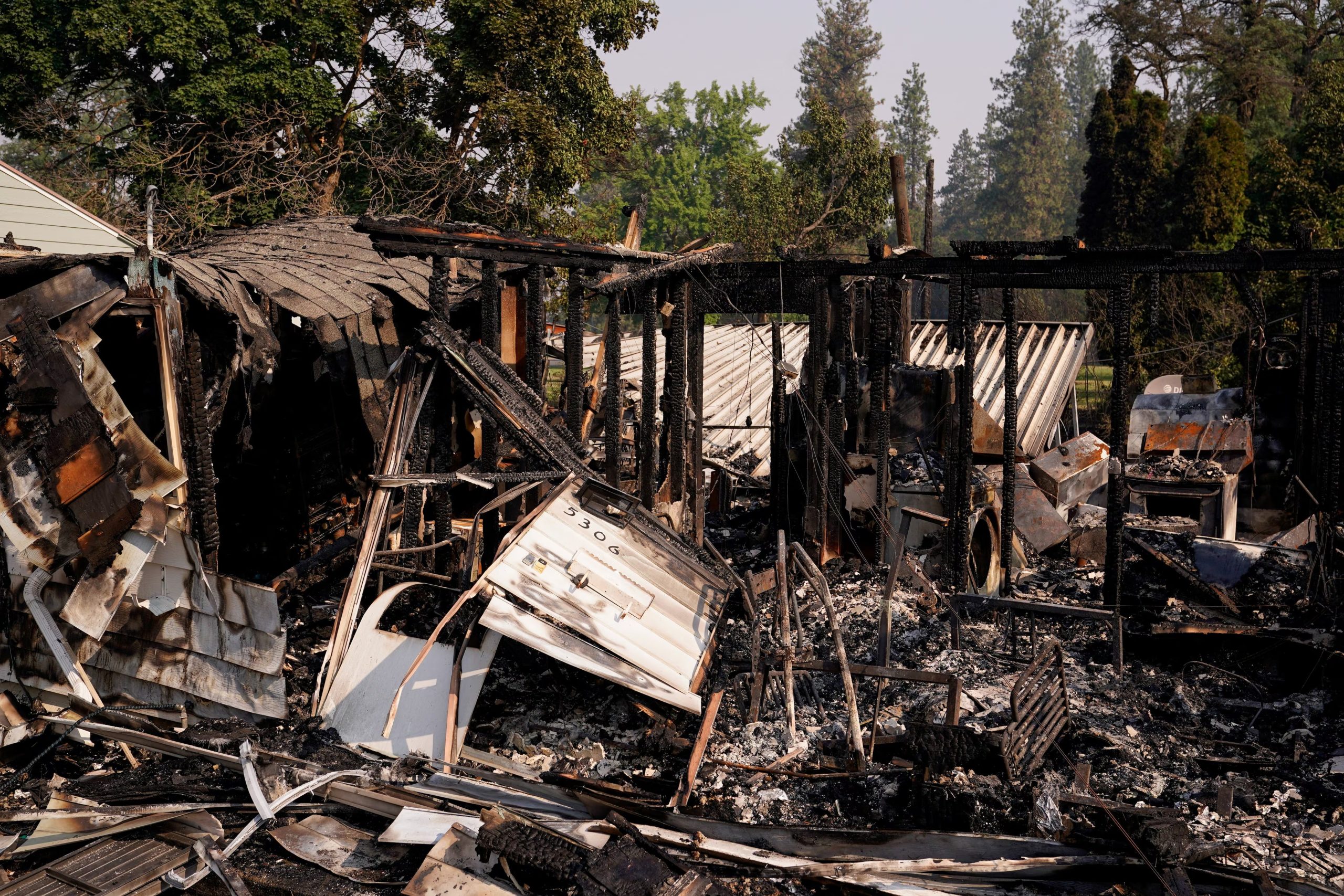 Las condiciones climáticas extremas en Washington, con altas temperaturas, baja humedad y fuertes vientos, aceleraron la propagación de los incendios forestales. (REUTERS/David Ryder)