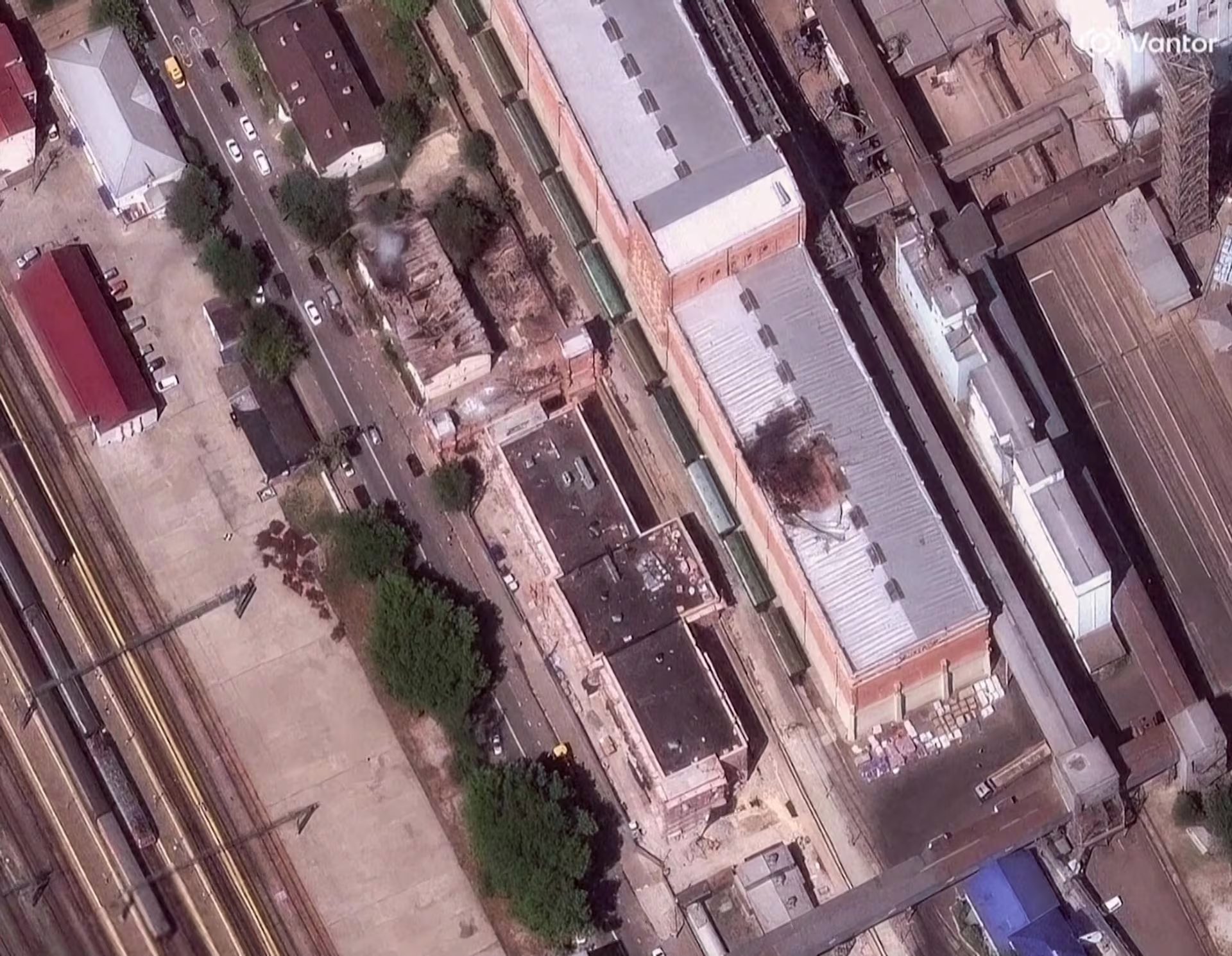 Imagen satelital muestra el estado de las instalaciones graneleras de Novorossiysk tras el bombardeo con drones y misiles ucranianos (Reuters/Captura de pantalla)