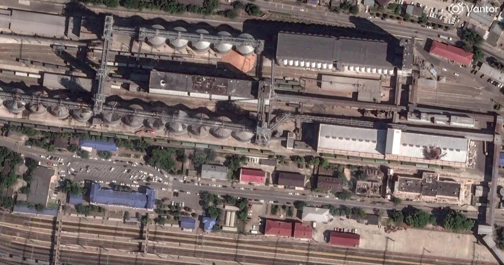 Imagen satelital muestra daños en las instalaciones de almacenamiento de granos de Novorossiysk, uno de los principales puertos graneleros de Rusia (Reuters/Captura de pantalla)