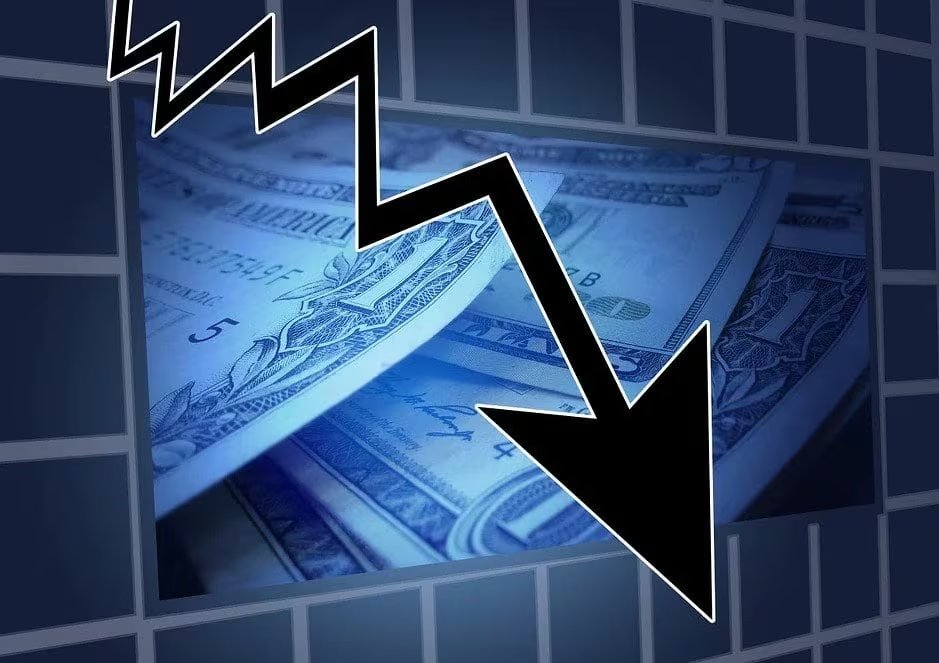 Jesús Agreda, trader FX Jr. de Kambista, indicó que la baja del dólar estuvo influenciada por datos económicos de EE. UU. y las expectativas de recortes de tasas de la Reserva Federal. Foto: Web y Empresas