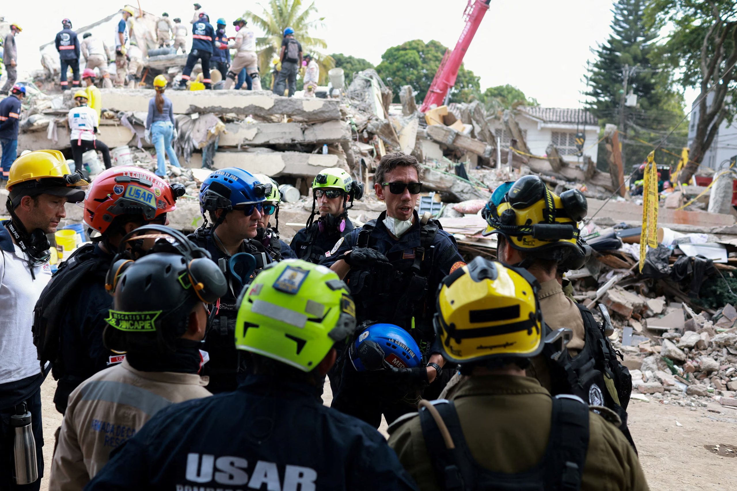 Médicos y rescatistas practicaron una amputación de emergencia bajo los escombros de un edificio colapsado en Cali para salvar la vida de Paula Andrea Lasprilla - crédito Raquel Cunha/Reuters