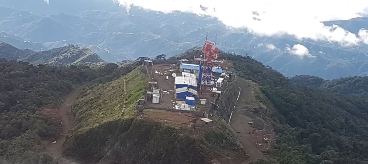 El cerro Santa Ana en Cauca es una zona de alto riesgo por la presencia de grupos armados ilegales y antecedentes de ataques contra instalaciones estratégicas - crédito Aerocivil