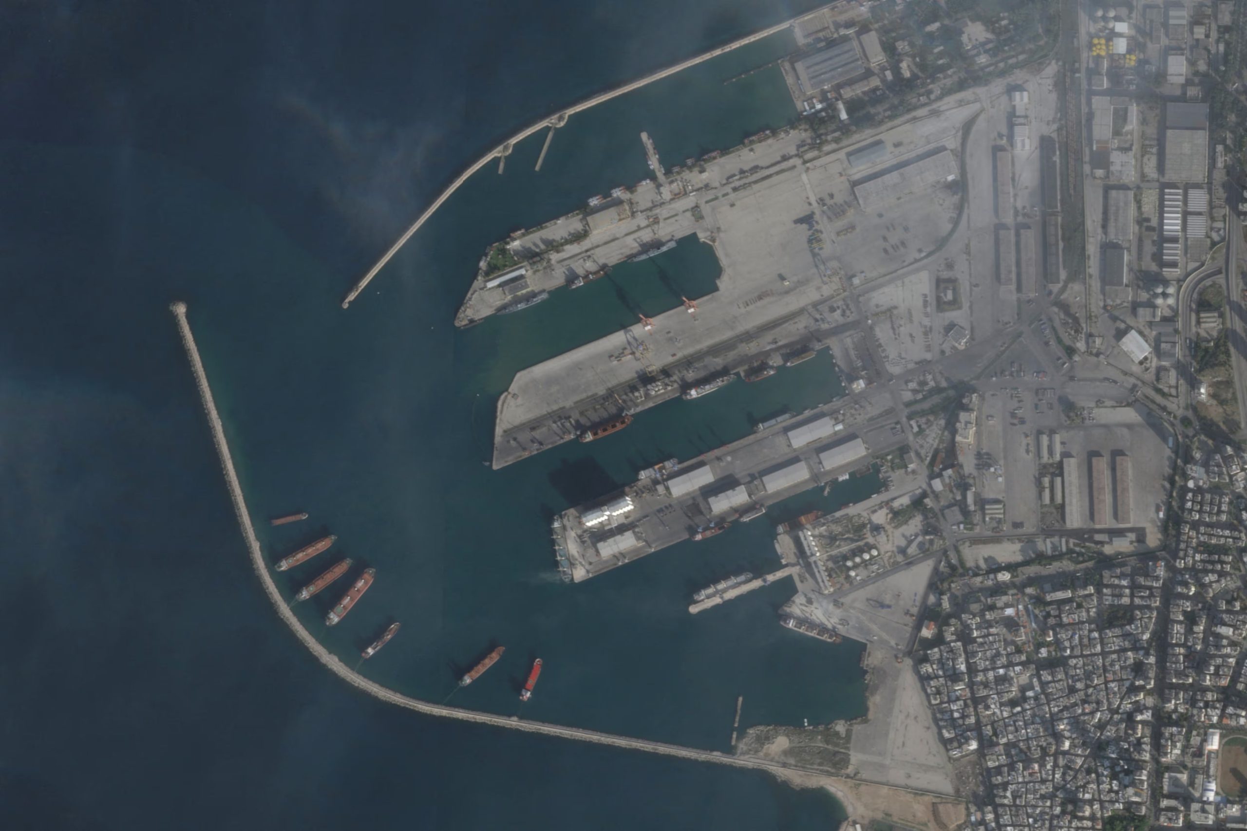 Una imagen satelital muestra una instalación naval rusa en Tartús, Siria (PLANET LABS INC./Handout via REUTERS)