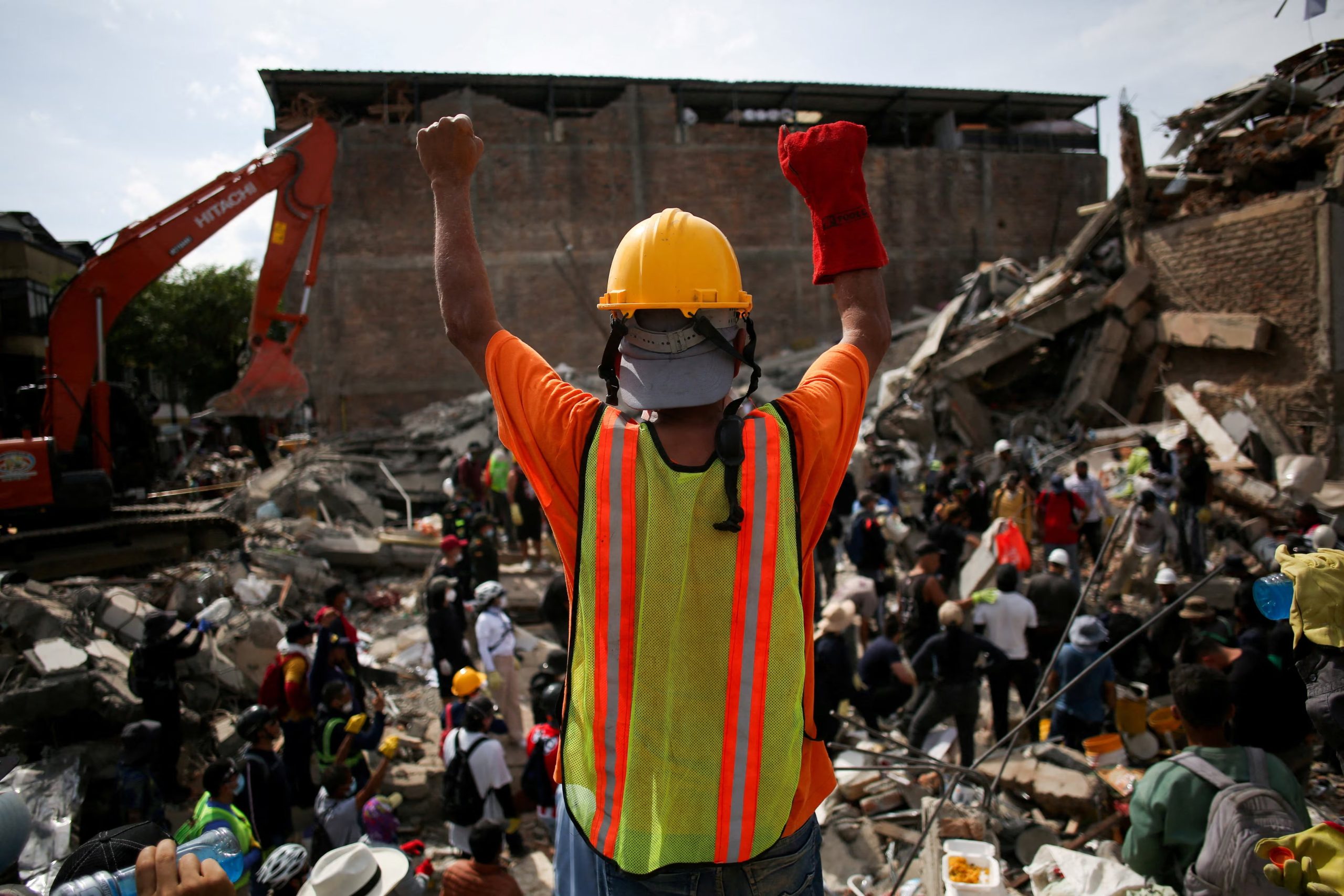 Según informó la estudiante de Derecho Gabriela Castaño, quien participó como topo en el terremoto de La Guaira, existen registros auditivos y térmicos que confirman la presencia de una persona atrapada - crédito Juan David Duque/REUTERS