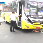 Un adulto mayor fue arrollado y terminó debajo de un bus en el centro de Guayaquil