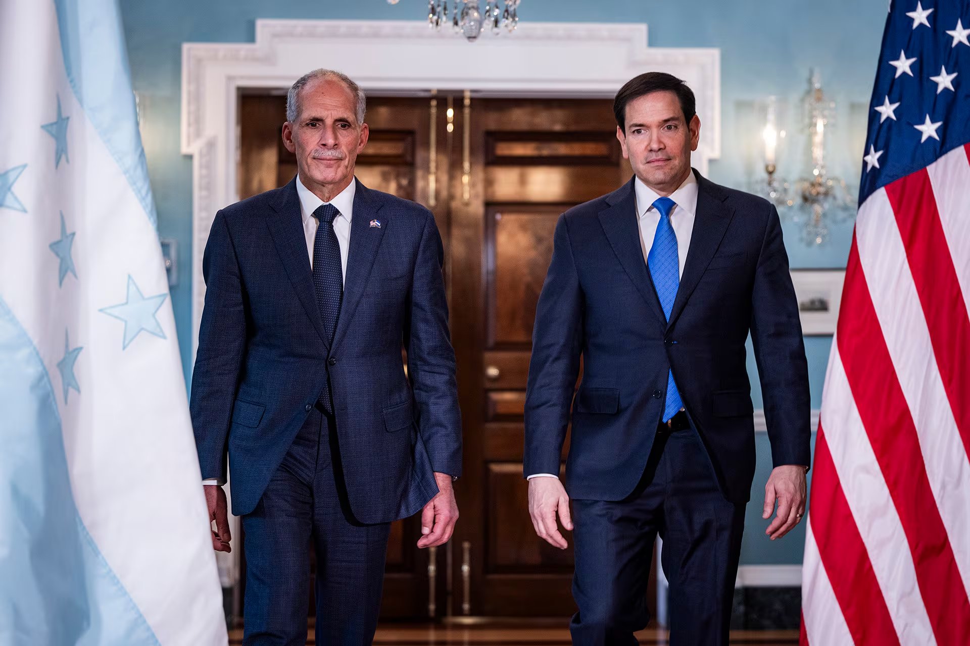 El presidente de Honduras, Nasry Asfura, con el secretario de Estado, Marco Rubio, durante un encuentro oficial en Washington (EFE)