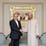 El canciller de Omán viajará a Irán para negociar la reapertura del estrecho de Ormuz en plena ofensiva económica de EEUU