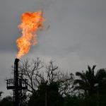 Caída del petróleo: Irán y Omán negocian reapertura de Ormuz