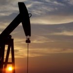 Petróleo se derrumba ante posibilidad de paz en Medio Oriente