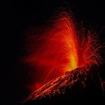 Volcán de Fuego en Guatemala: alerta naranja y evacuaciones por nuevo pulso eruptivo