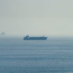 Irán ataca buque cisterna de EAU en el estrecho de Ormuz, denuncia oficial