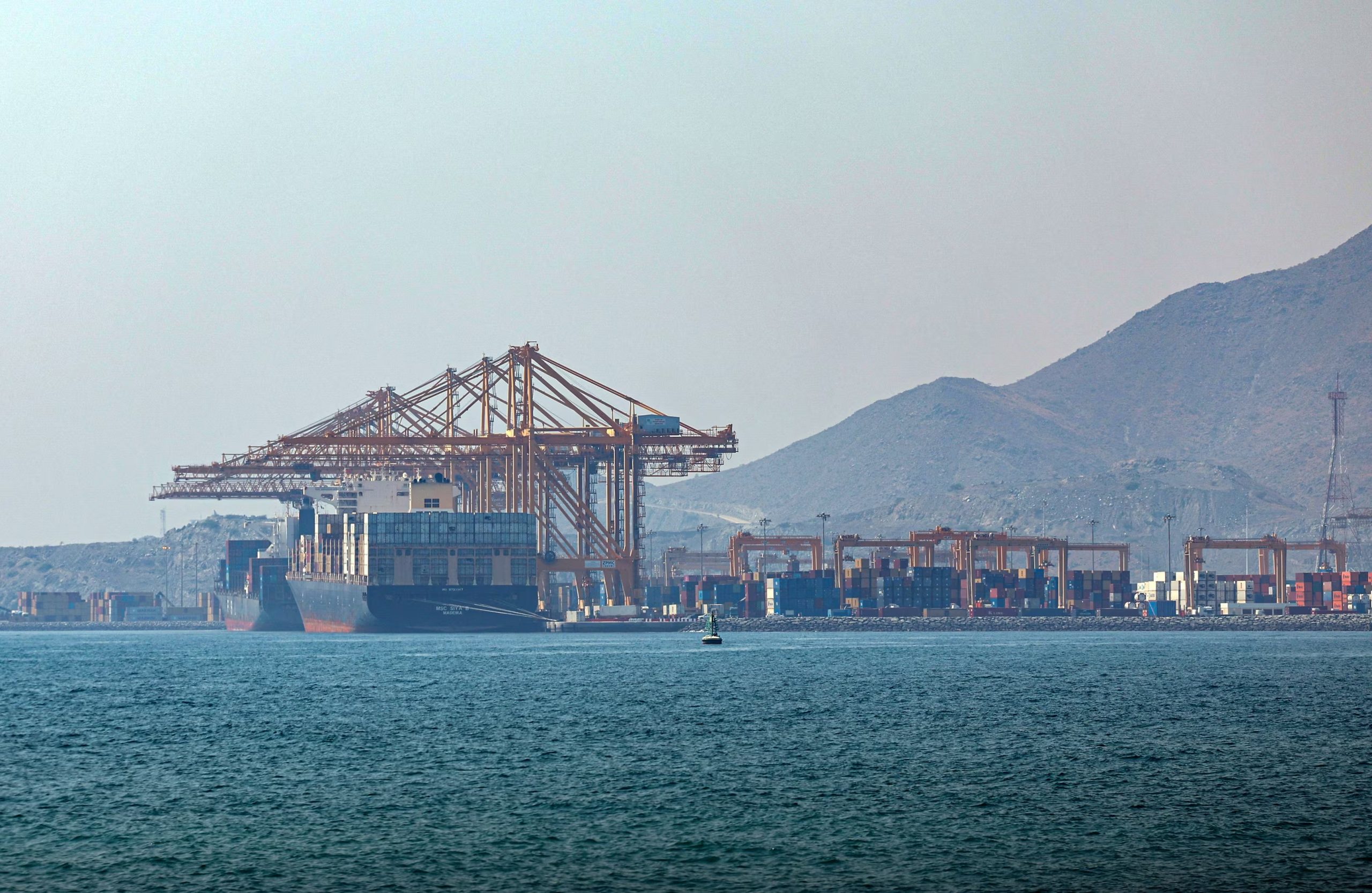 Imange de archivo de un buque portacontenedores atracando en el Puerto de Khor Fakkan, en Khor Fakkan, Emiratos Árabes Unidos
EFE/EPA/ALI HAIDER