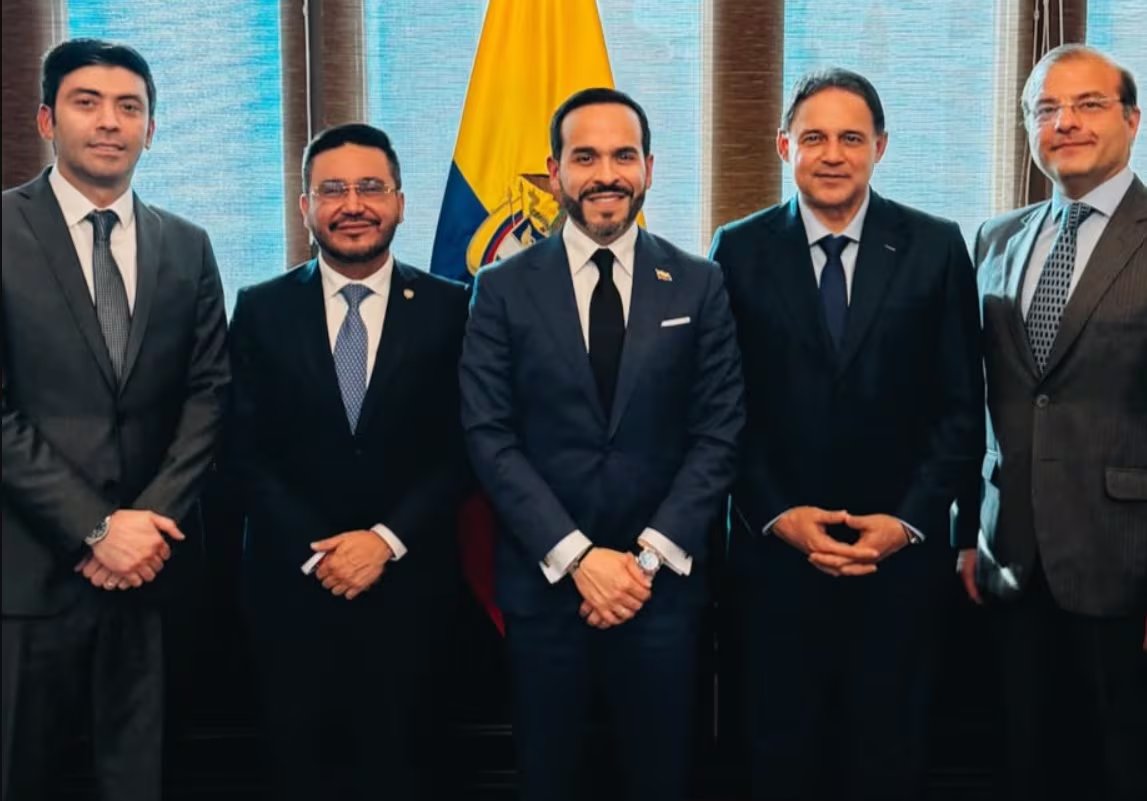 El presidente Abelardo de la Espriella se reunió con el contralor Jorge Eliécer Laverde en las instalaciones del Palacio de San Carlos, sede de Gobierno - crédito suministrada a Infobae Colombia