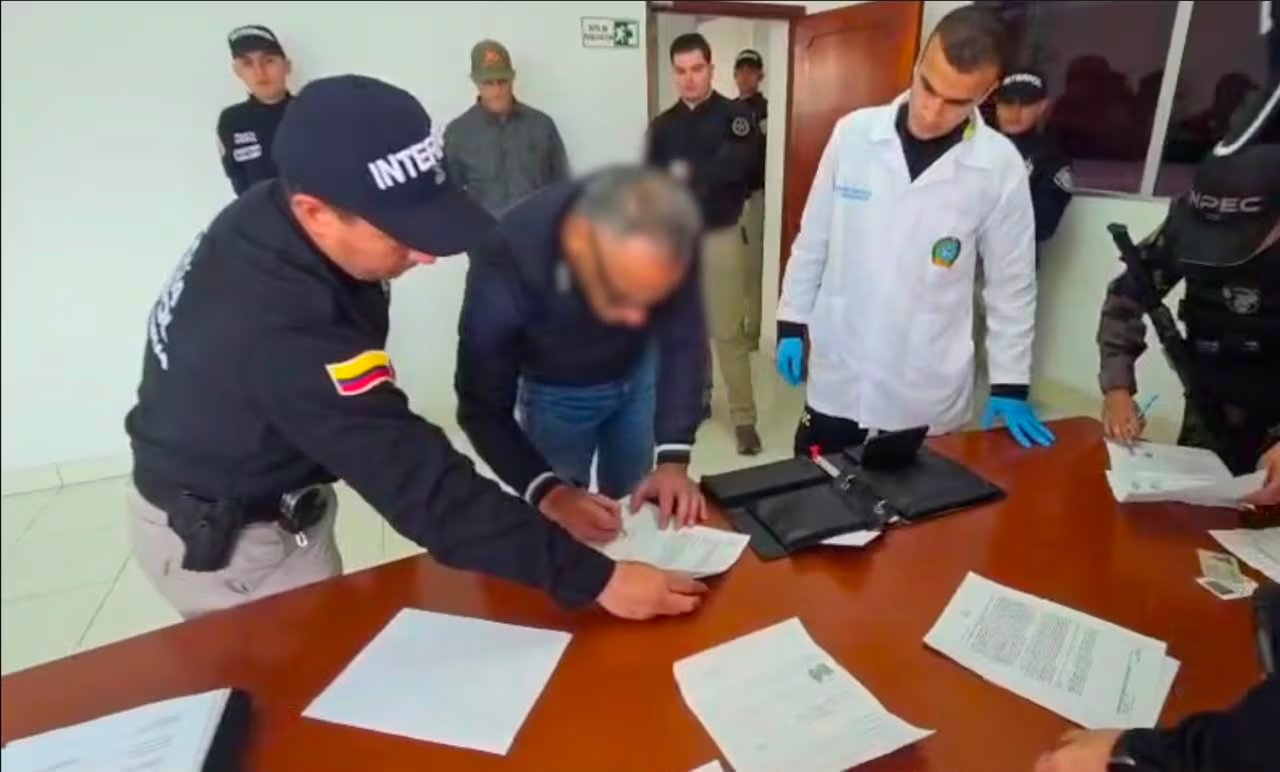 . La operación estuvo a cargo de la Policía Nacional de Colombia, en colaboración con Interpol y autoridades judiciales estadounidenses, tras investigaciones que los vinculan con redes transnacionales y actividades ilícitas de alto impacto - crédito Policía Nacional/Dijín