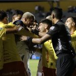 ¿SANCIÓN PARA DEYVERSON? – La pelea que se dio en el Super Clásico capitalino