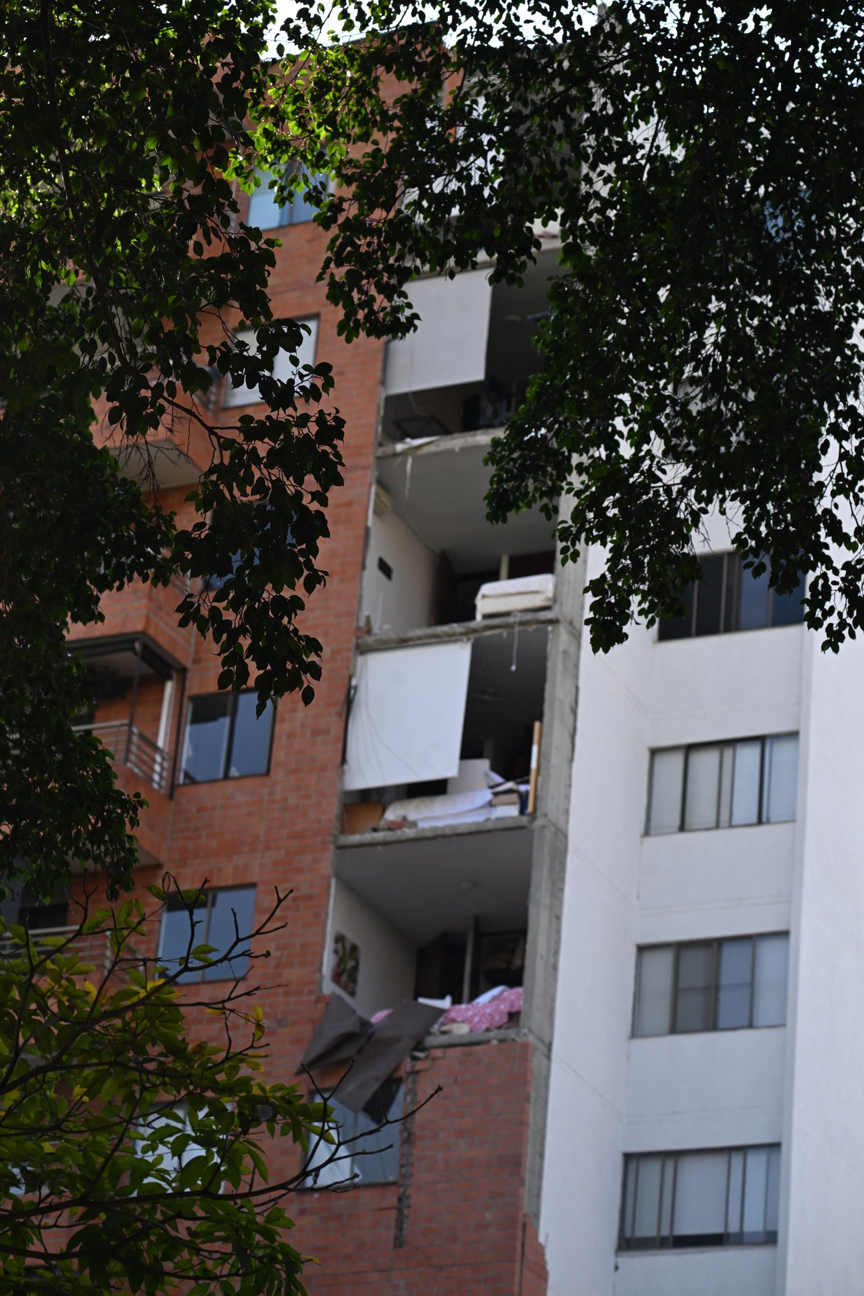 El terremoto también fue percibido en países vecinos. Se sintió en la capital ecuatoriana Quito y en diversas provincias de Panamá, donde algunos hospitales fueron evacuados, así como en algunas regiones de Venezuela