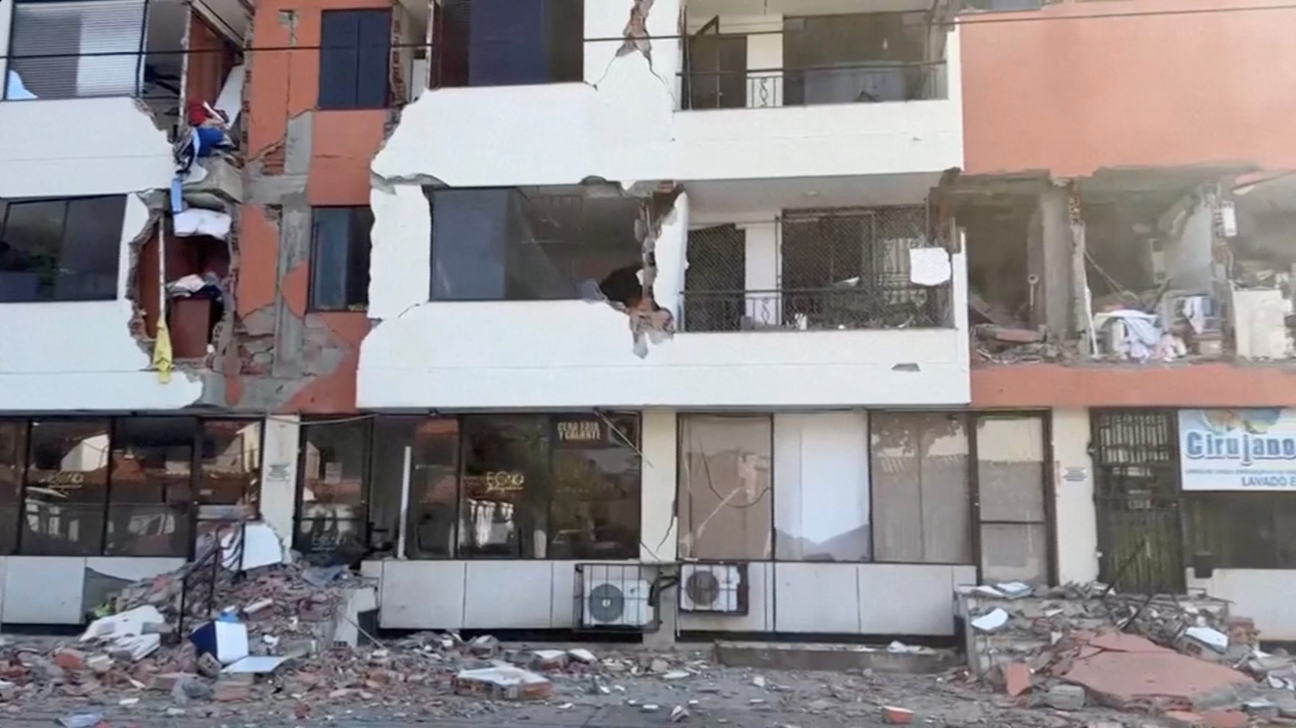 El terremoto se sintió con más fuerza en el oeste del país, y también fue percibido en Quito y Panamá