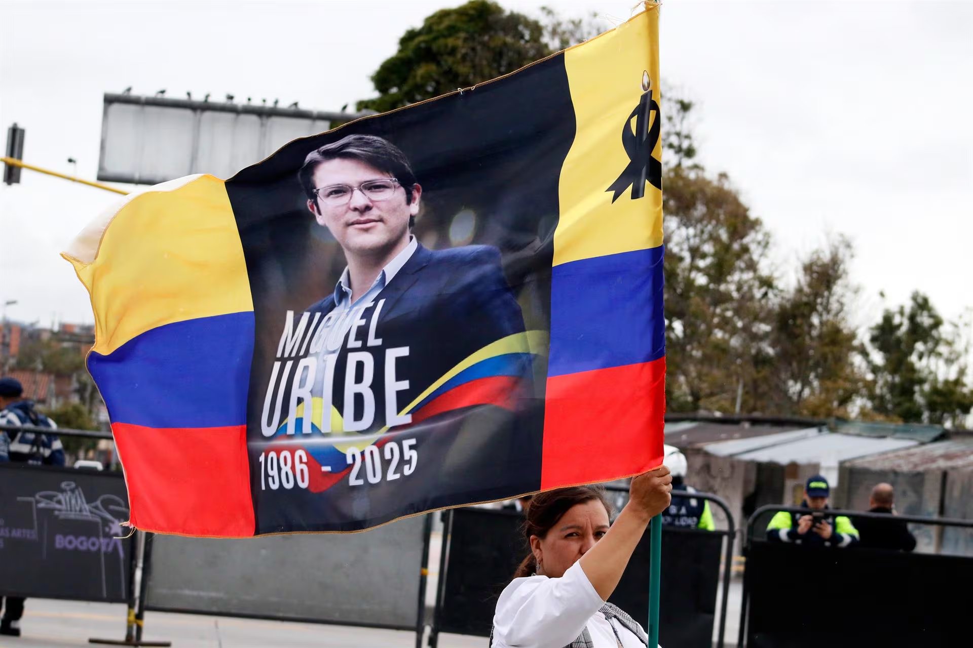 Miguel Uribe estuvo internado durante 64 días en la Fundación Santa Fe de Bogotá, pero no pudo salvarse de los dos impactos sufridos en su cráneo - crédito Europa Press