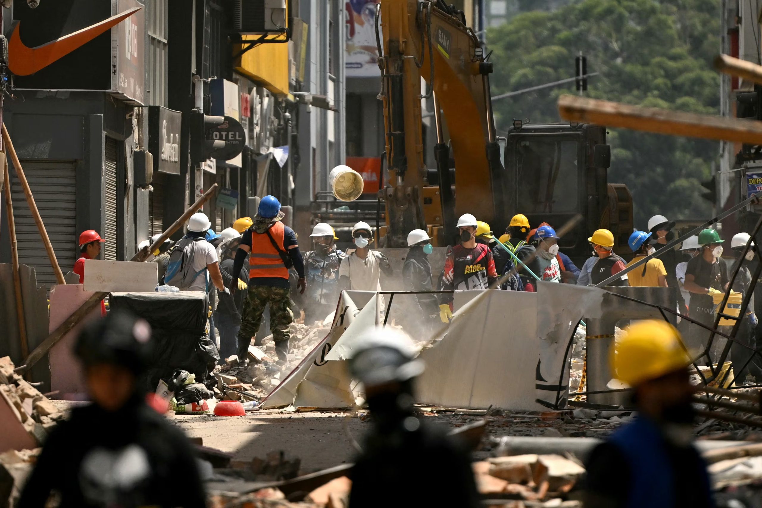 Pereira, junto a Armenia (Quindío), Cali (Valle del Cauca), Manizales (Caldas) y Quibdó (Chocó) son las ciudades capitales más afectadas en Colombia por el terremoto de 7.4 que se reportó la mañana del lunes 10 de agosto de 2026 - crédito Luis Acosta / AFP