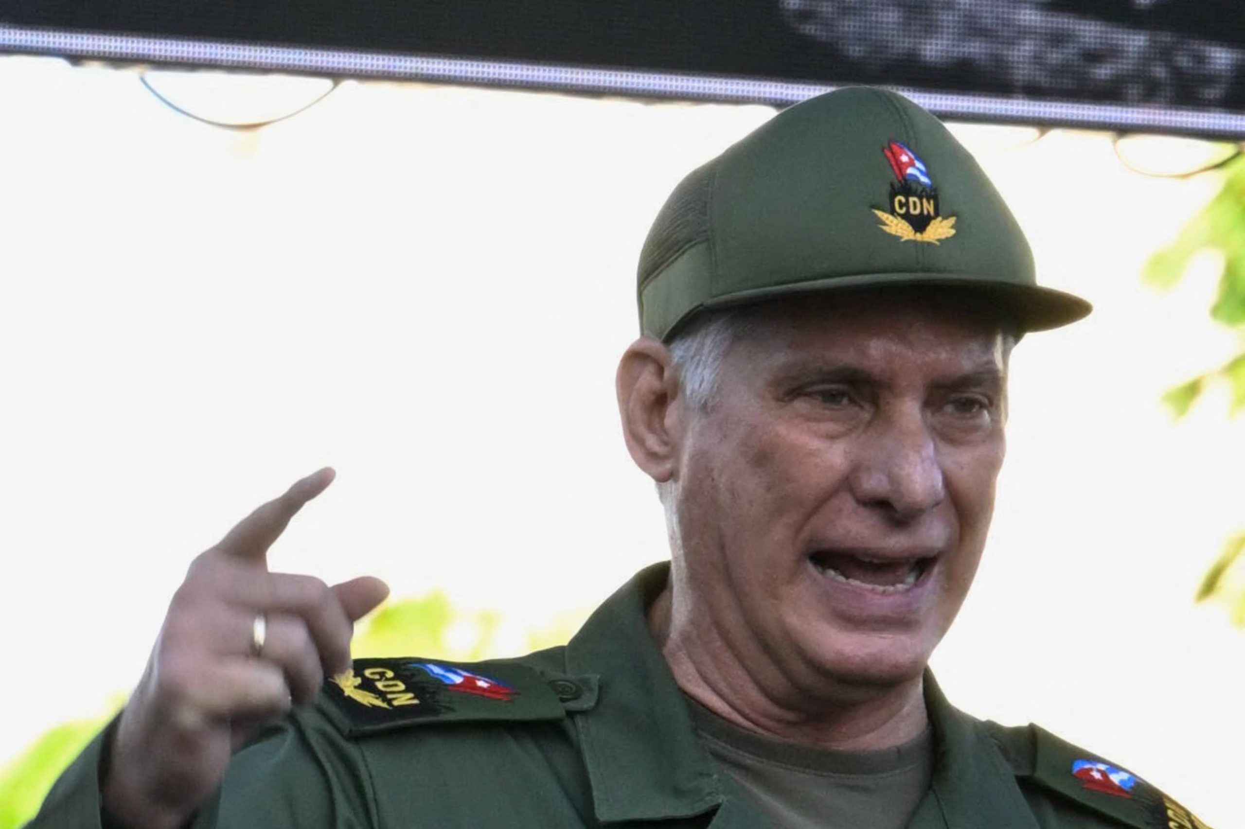 El dictador cubano Miguel Díaz-Canel habla durante una ceremonia para conmemorar el 65.º aniversario de la declaración del carácter socialista de la Revolución Cubana en La Habana, Cuba, el 16 de abril de 2026 (REUTERS/Norlys Perez)