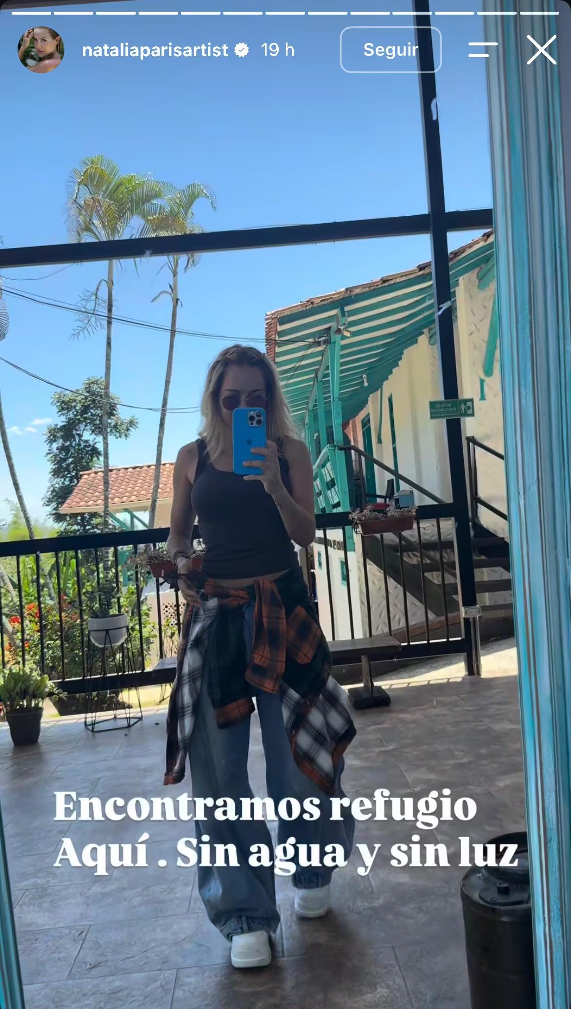 La DJ encontró un refugió a las afueras de la ciudad sin agua y sin luz para pasar la noche tras el terremoto - crédito @nataliaparisartist/IG