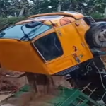 Dos personas murieron por el volcamiento de una volqueta en Guaranda
