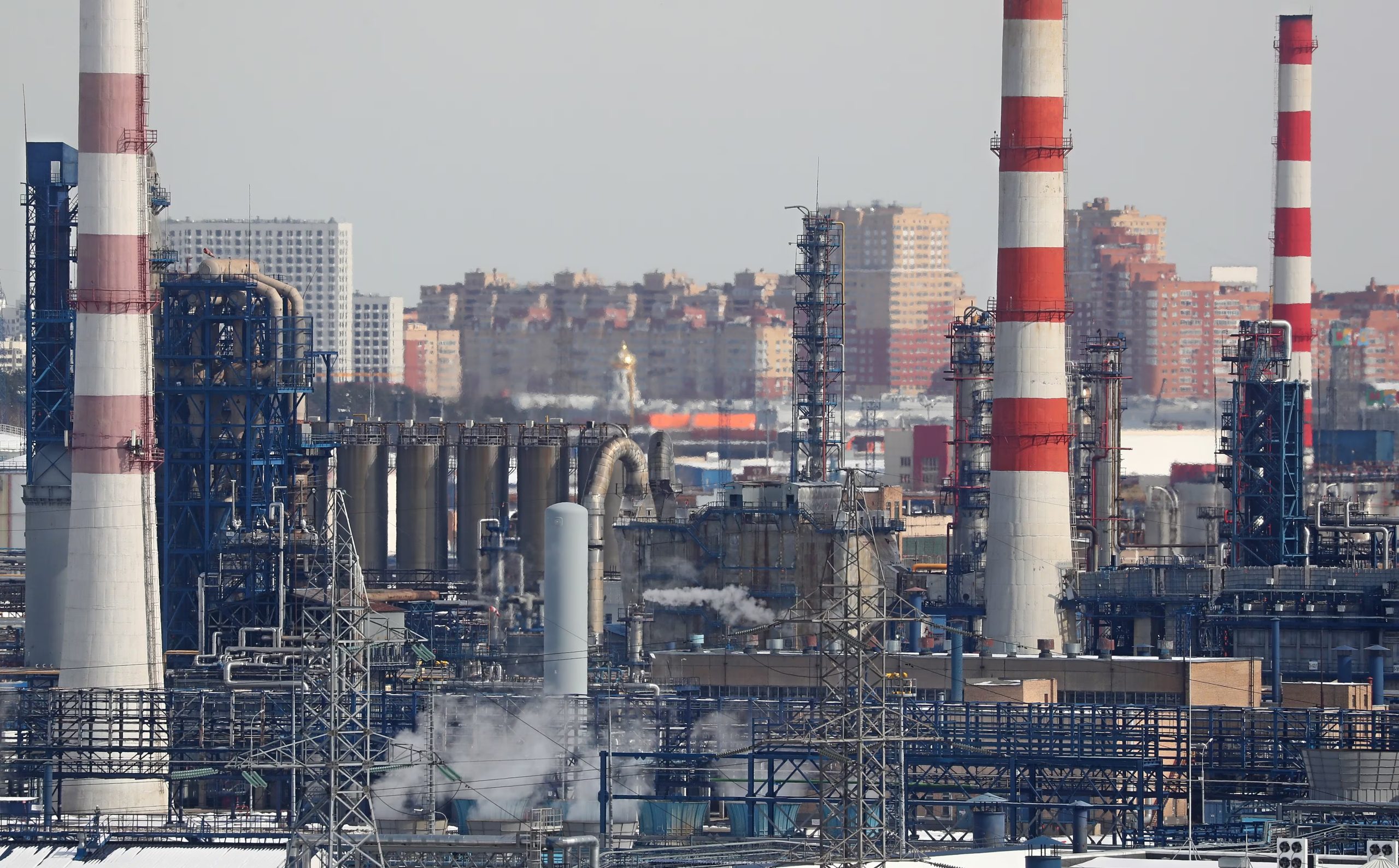 Ucrania ataca una refinería al oeste de los Urales (EFE/MAXIM SHIPENKOV)