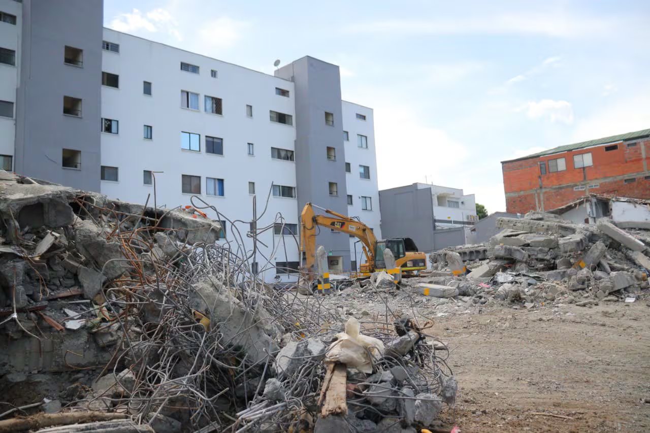 El terremoto de 7,4 grados que sacudió Cali el 10 de agosto dejó más de 300 muertos, 1.500 heridos y 120.000 familias damnificadas - crédito @alejoeder/X
