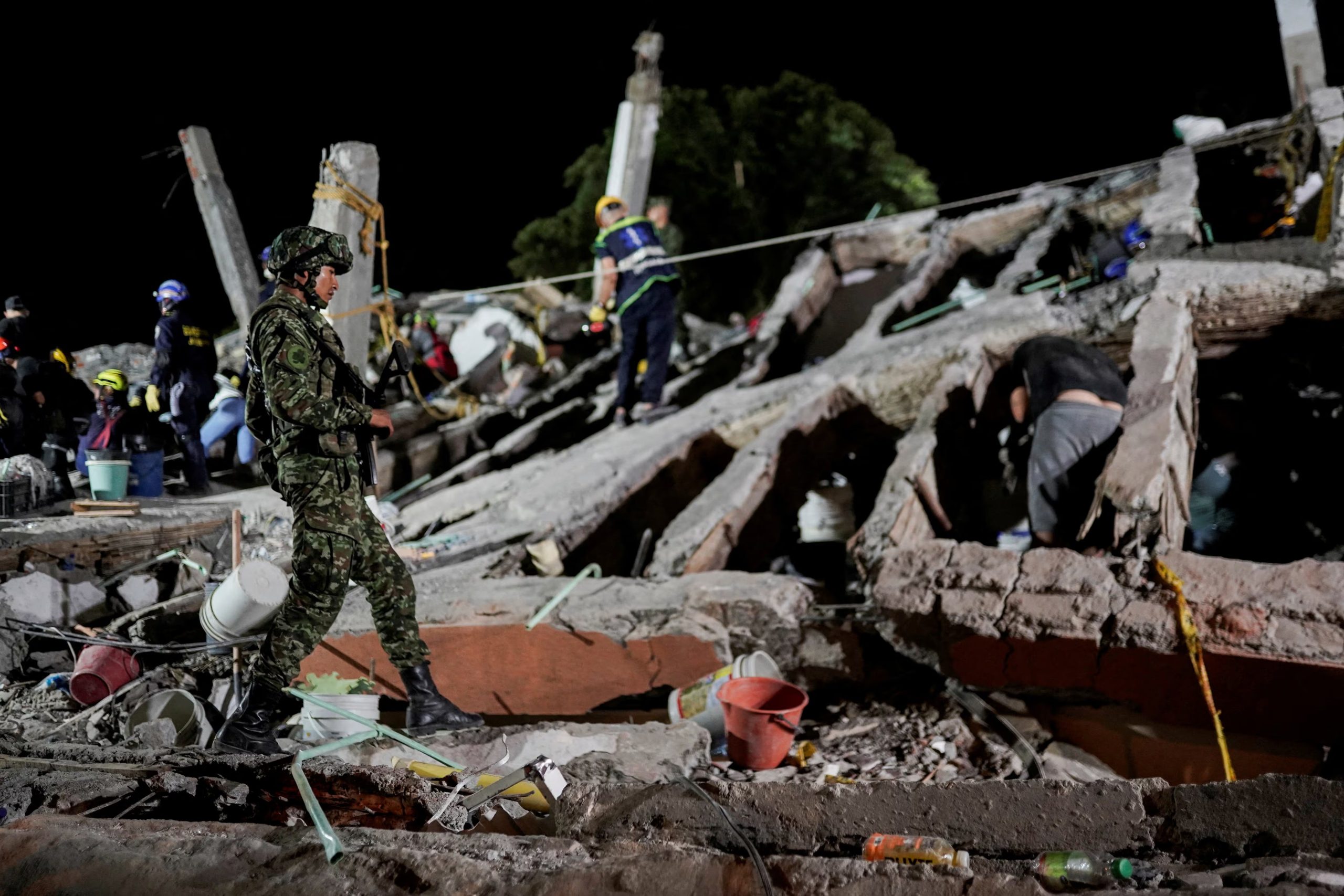 Los terremotos de magnitud 7,2 y 7,5 golpearon con fuerza a La Guaira y dejaron a parte de la población sin vivienda. (REUTERS/Sergio Acero/File Photo)