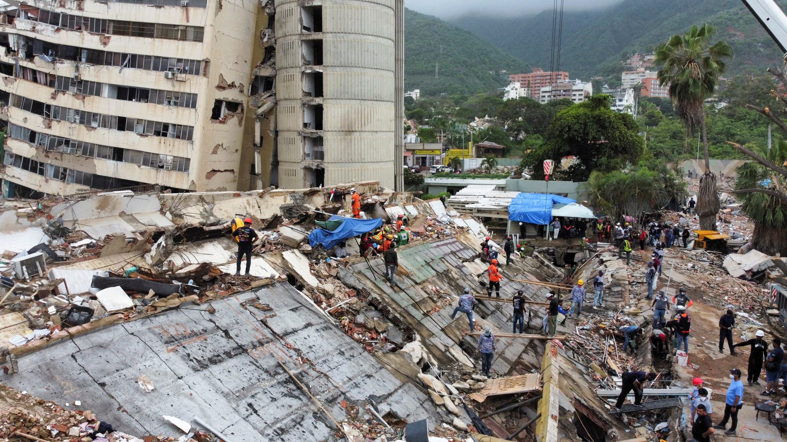 El chavismo inspeccionó 59.109 viviendas tras los terremotos y clasificó 10.696 construcciones como de alto riesgo. (REUTERS/Leonardo Fernandez Viloria/File Photo)