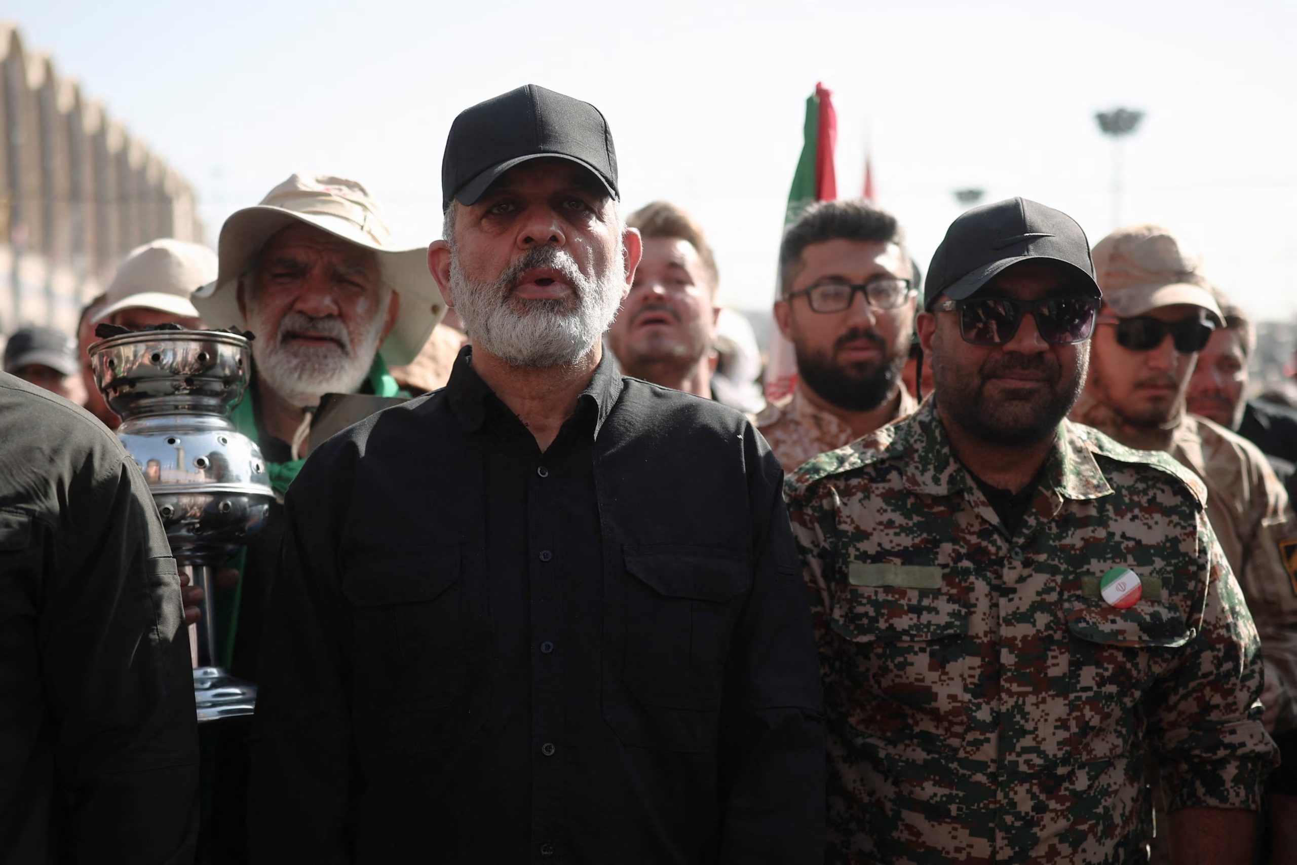 El comandante en jefe de la Guardia Revolucionaria, Ahmad Vahidi, en la ceremonia de despedida al fallecido líder supremo Alí Khamenei, en Teherán. Trump confirmó un canal directo con el IRGC (REUTERS/Alkis Konstantinidis)