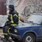 Nuevos bombardeos rusos dejan víctimas mortales en varias regiones de Ucrania